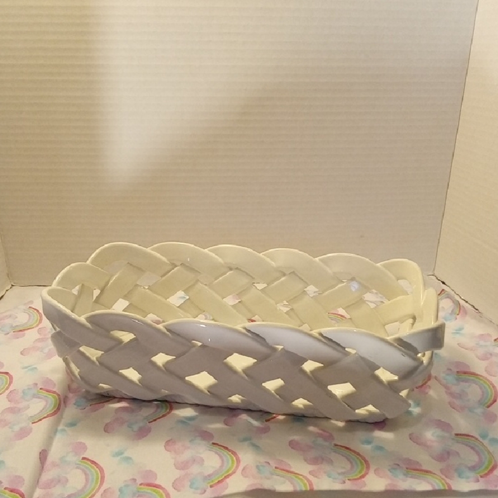Primo GI From Italy  White Woven Basket